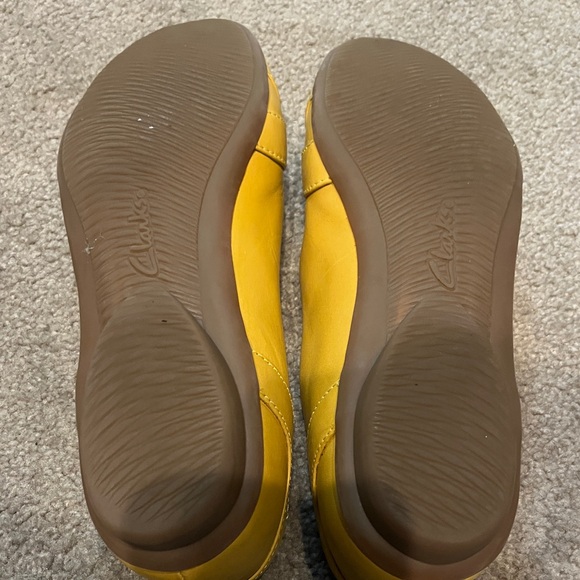 Clarks Gracelin Mia Ballet Flats in Mustard women’s size 7.5 - Picture 5 of 5